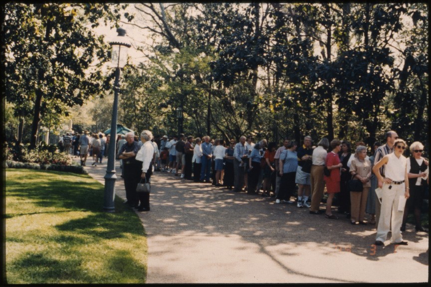 This 1999 photograph shows visitors waiting for Rienzi’s first Azalea Trail.
