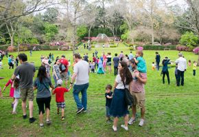 Bayou Bend Family Day - children, family on south lawn / diana garden