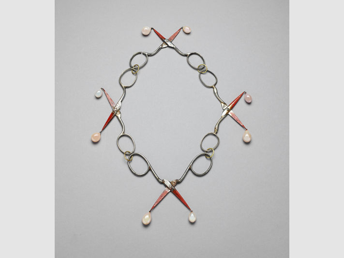 Bernhard Schobinger, Small Tear Drop Chain, 2014, steel, akoya pearls, gold, Japanese urushi lacquer, the Museum of Fine Arts, Houston, promised gift of the Rotasa Collection Trust. © Bernhard Schobinger; photo: Thomas R. DuBrock