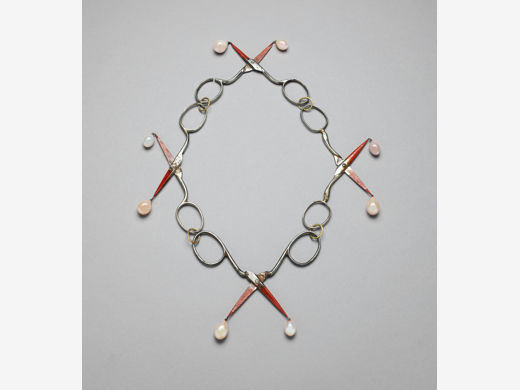 Bernhard Schobinger, Small Tear Drop Chain, 2014, steel, akoya pearls, gold, Japanese urushi lacquer, the Museum of Fine Arts, Houston, promised gift of the Rotasa Collection Trust. © Bernhard Schobinger