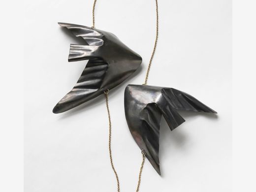 Dorothea Prühl, Migratory Birds (Zugvögel), 2025, titanium and gold