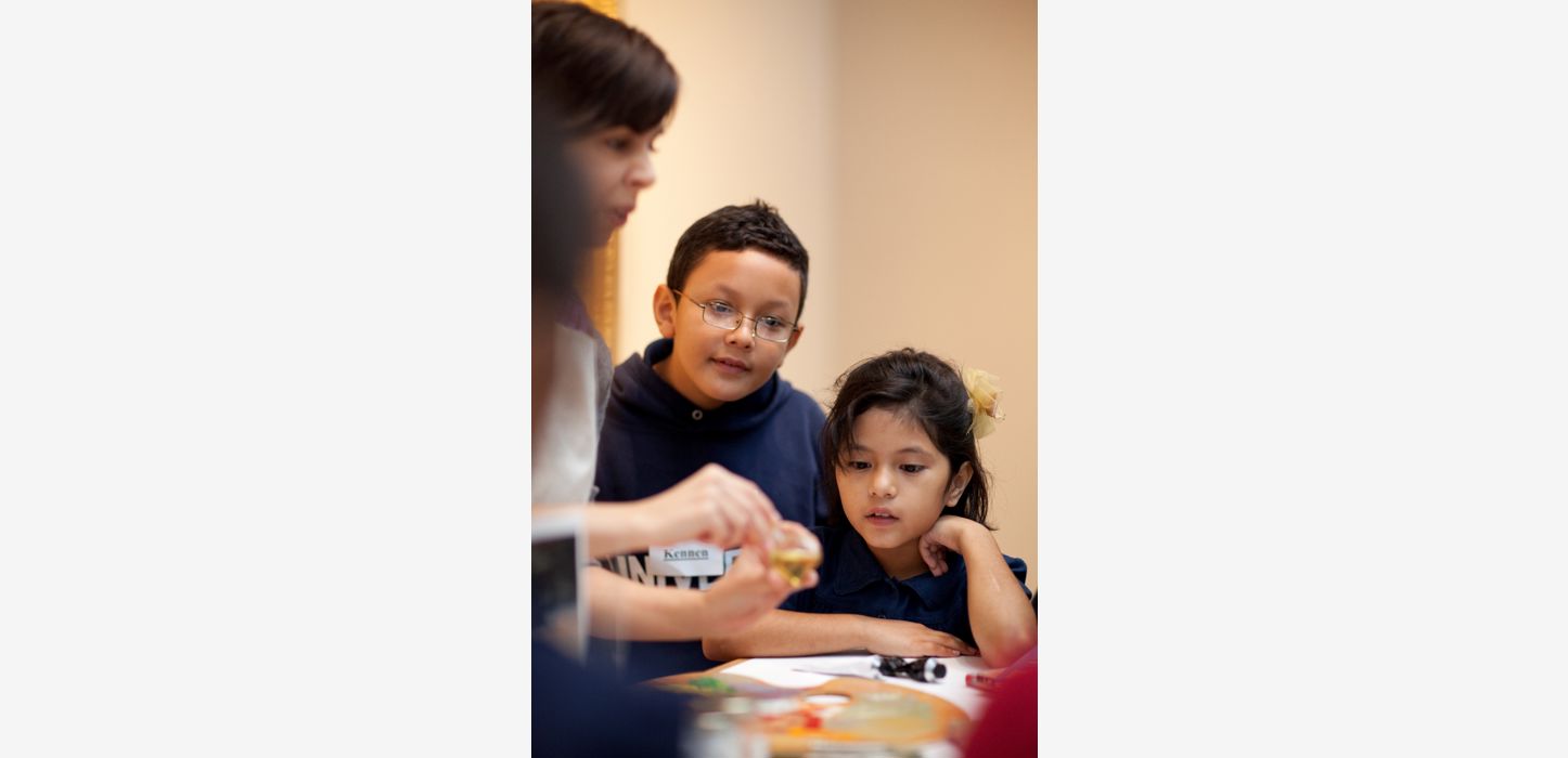 Families - Homeschool, kids in galleries, family