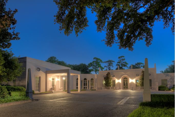 Rienzi Exterior Arch